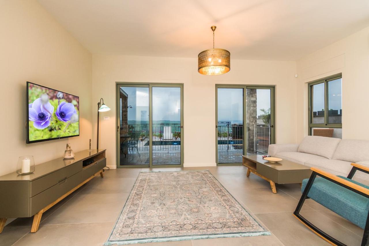 Villa טרה נובה - וילה עם ממ"ד, בריכה פרטית, ג'קוזי וסאונה ליד הכנרת Yavneʼel Exterior foto